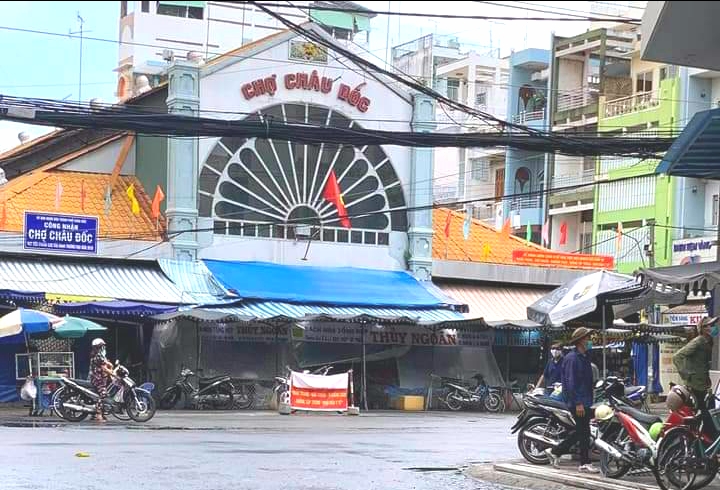 Covid-19: Nhiều tỉnh, thành miền Tây thông báo khẩn