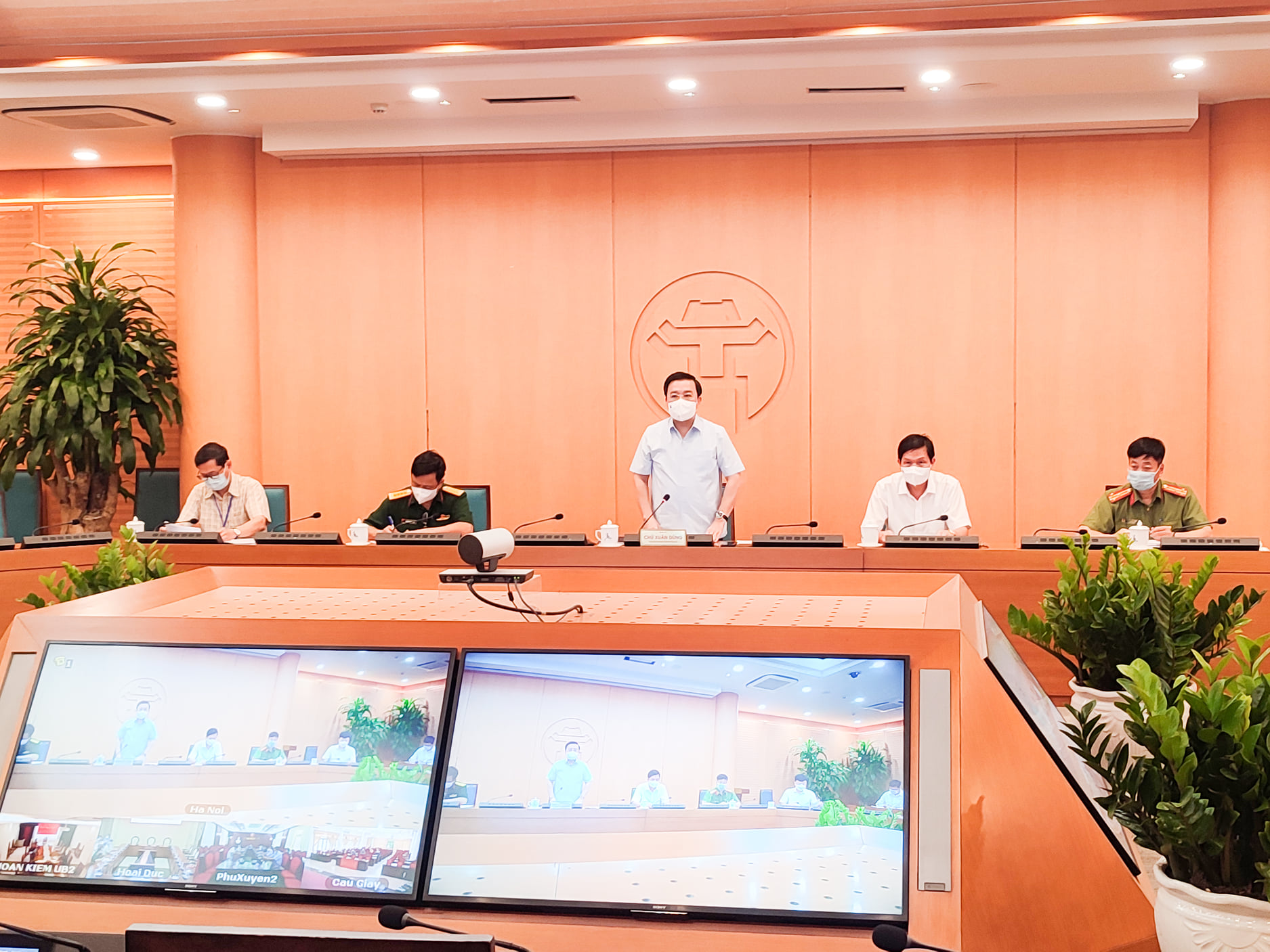 Nam bảo vệ trốn khai b&aacute;o y tế l&acirc;y Covid-19 cho 3 người, 2.000 c&ocirc;ng nh&acirc;n bị ảnh hưởng - Ảnh 1.