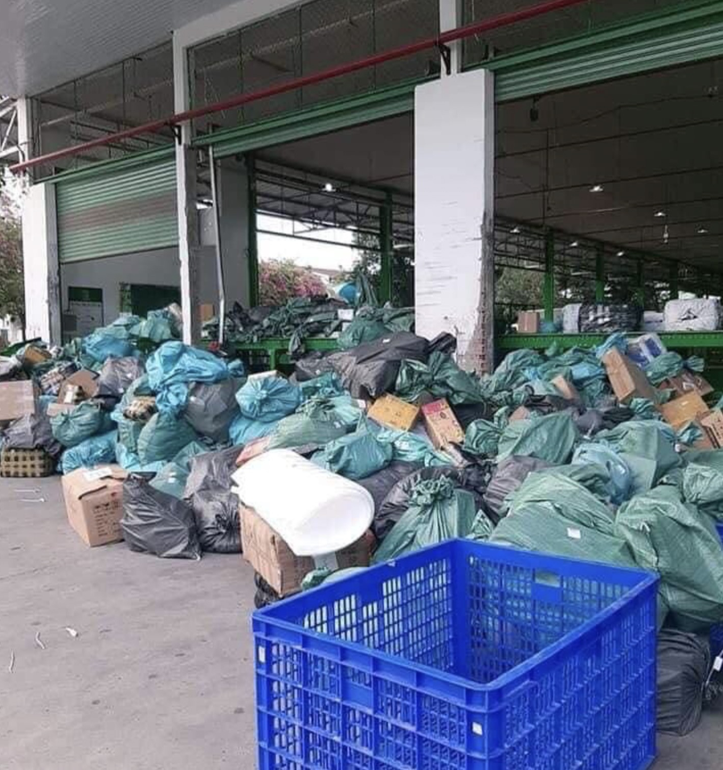 Chuyển phát mùa dịch, không chỉ shipper có nỗi niềm