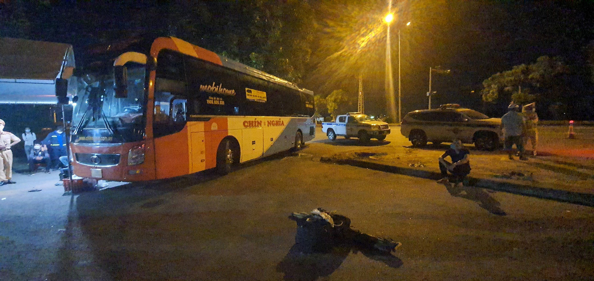 Tài xế và phụ xe Chín Nghĩa lĩnh án tù vì chống người thi hành công vụ tại chốt kiểm dịch Covid-19
