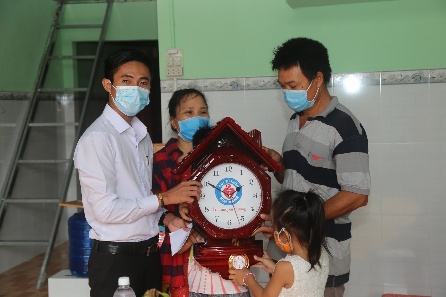 Trao tặng nhà Đại đoàn kết cho hộ nghèo xã An Điền, thị xã Bến Cát