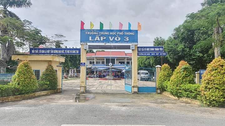 Thi tốt nghiệp THPT: Th&iacute; sinh căng thẳng l&agrave;m b&agrave;i thi tổ hợp - Ảnh 4.