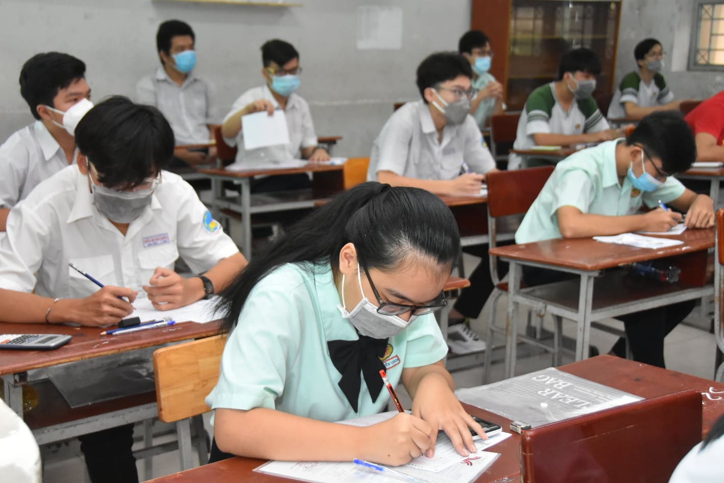 Thi tốt nghiệp THPT: Thí sinh căng thẳng làm bài thi tổ hợp