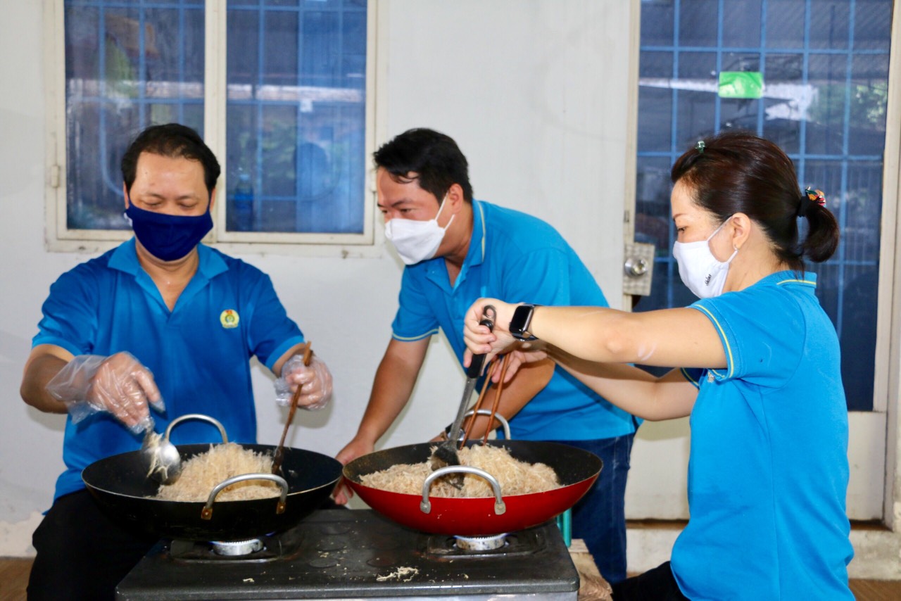 San sẻ yêu thương giữa đại dịch