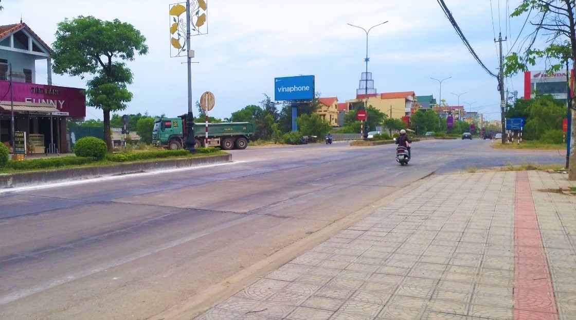 Tự ý mở đường đấu nối trên Quốc lộ 1, gây nguy hiểm giữa lòng TP Đồng Hới