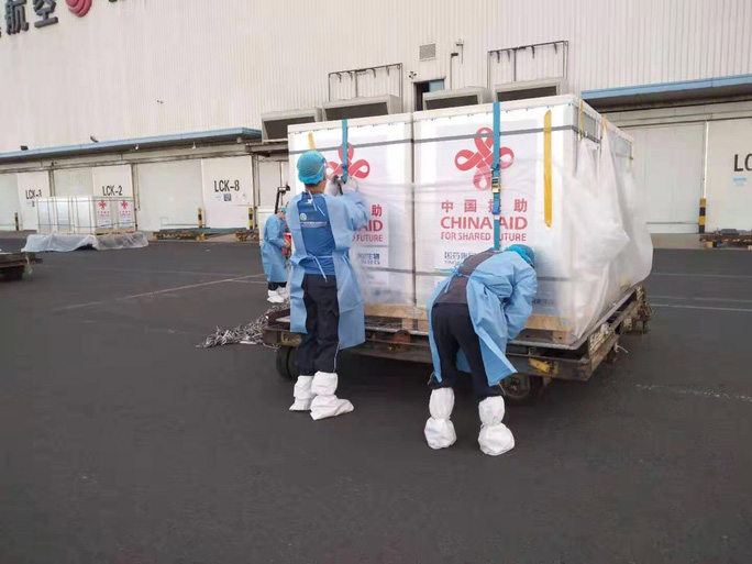 Người phát ngôn nói về việc sử dụng vắc-xin Sinopharm - Ảnh 1.