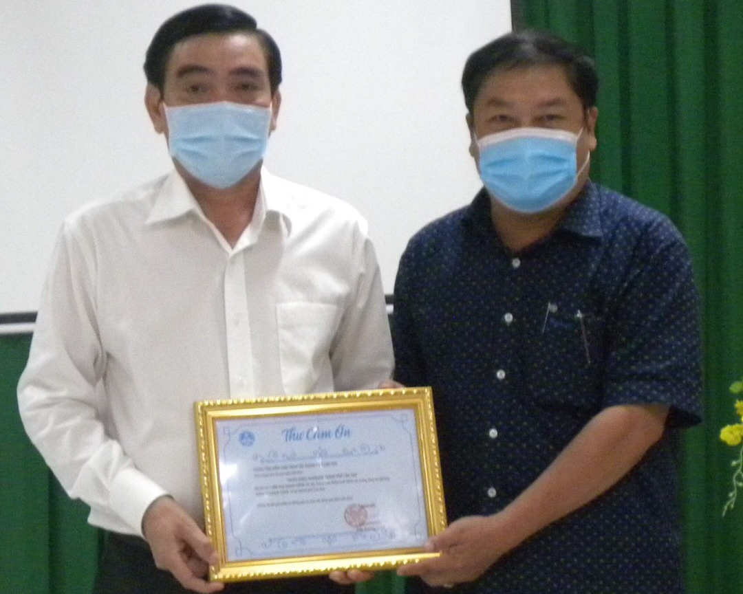 Agribank Cần Thơ ủng hộ 1.000 bộ kit x&eacute;t nghiệm SARS-CoV-2 - Ảnh 3.