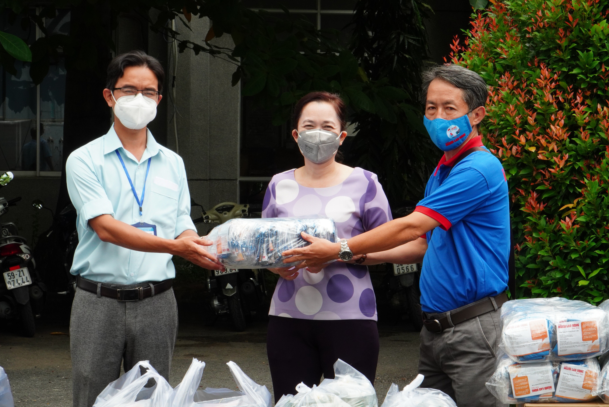 Chương tr&igrave;nh Tổ quốc cần, cả nước chung tay đến với quận 7 v&agrave; quận 11 - Ảnh 2.