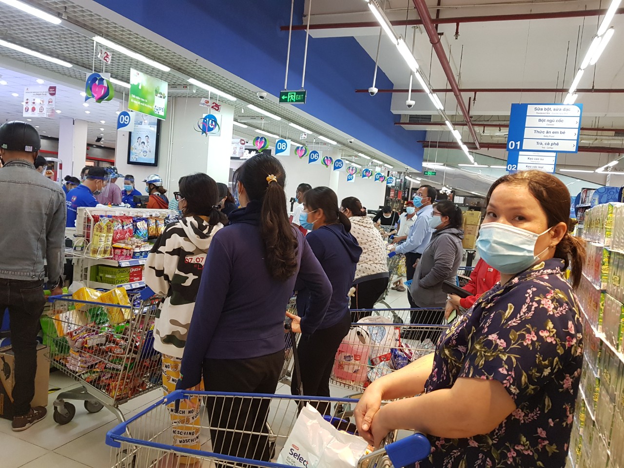 Chùm ảnh: Long An ngày đầu áp dụng giãn cách xã hội toàn tỉnh - Ảnh 1.