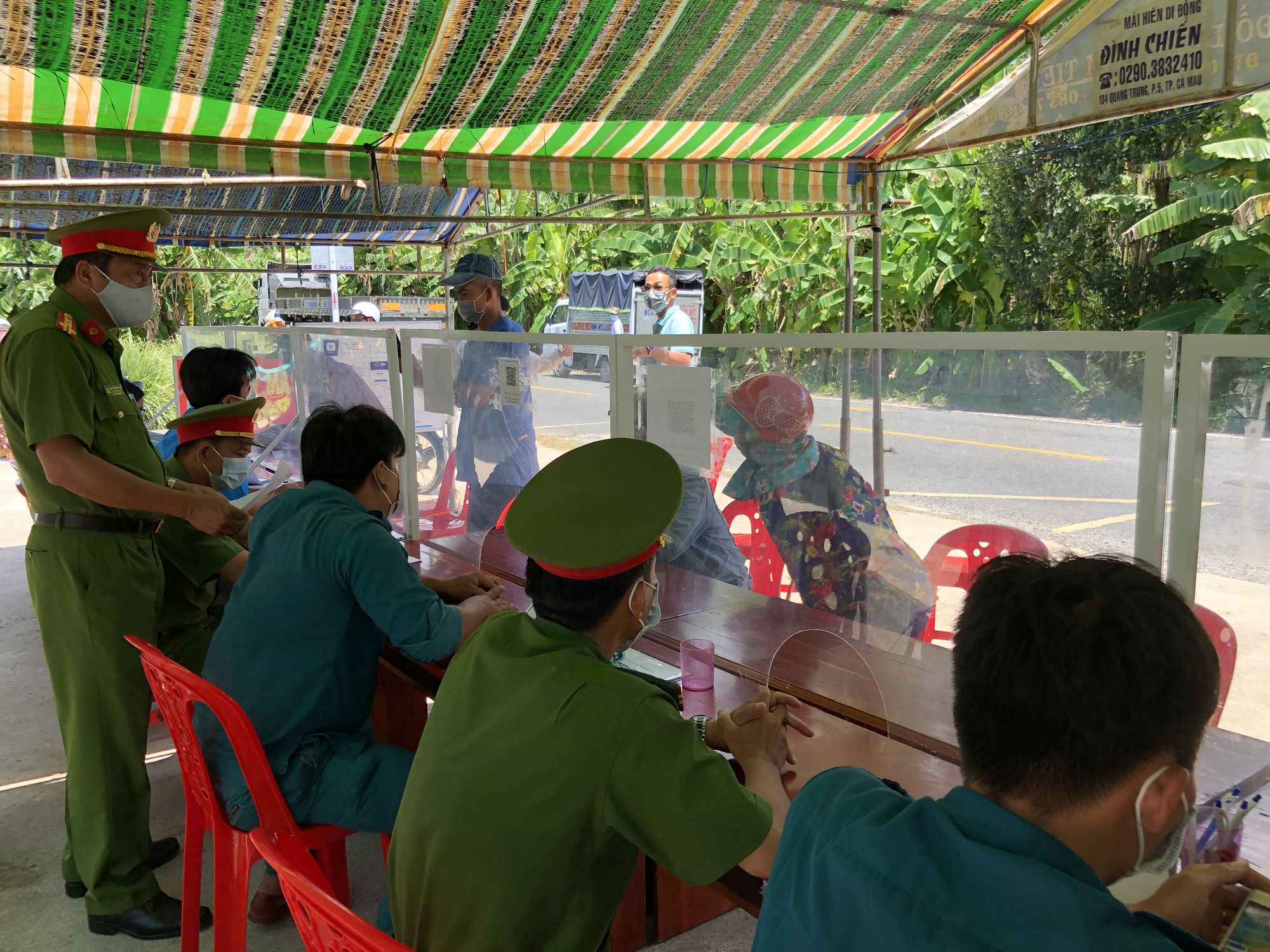 Covid-19 diễn biến phức tạp ở 4 tỉnh, thành miền Tây - Ảnh 7.