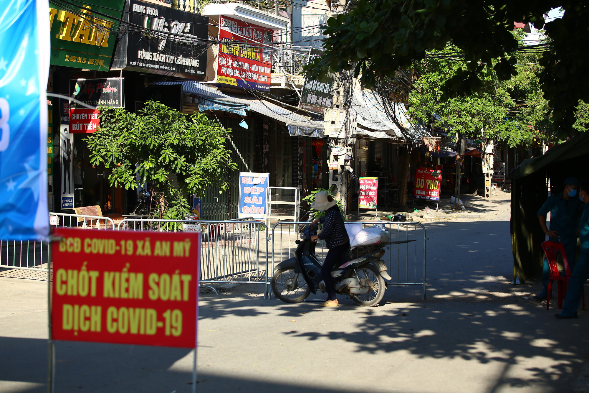 Phát hiện con trai người bán rau ở chợ dương tính SARS-CoV-2