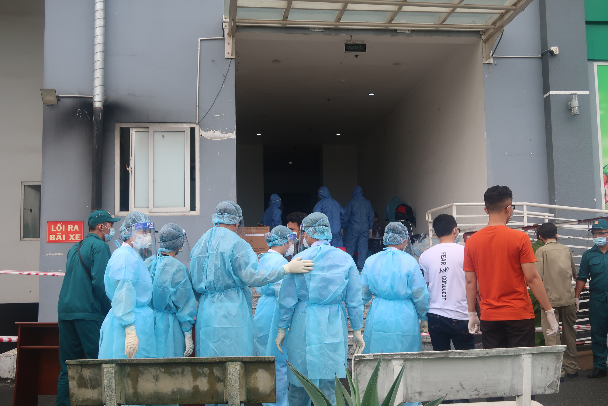 Những độc chiêu lừa đảo trong mùa dịch người dân TP HCM cần biết - Ảnh 1.