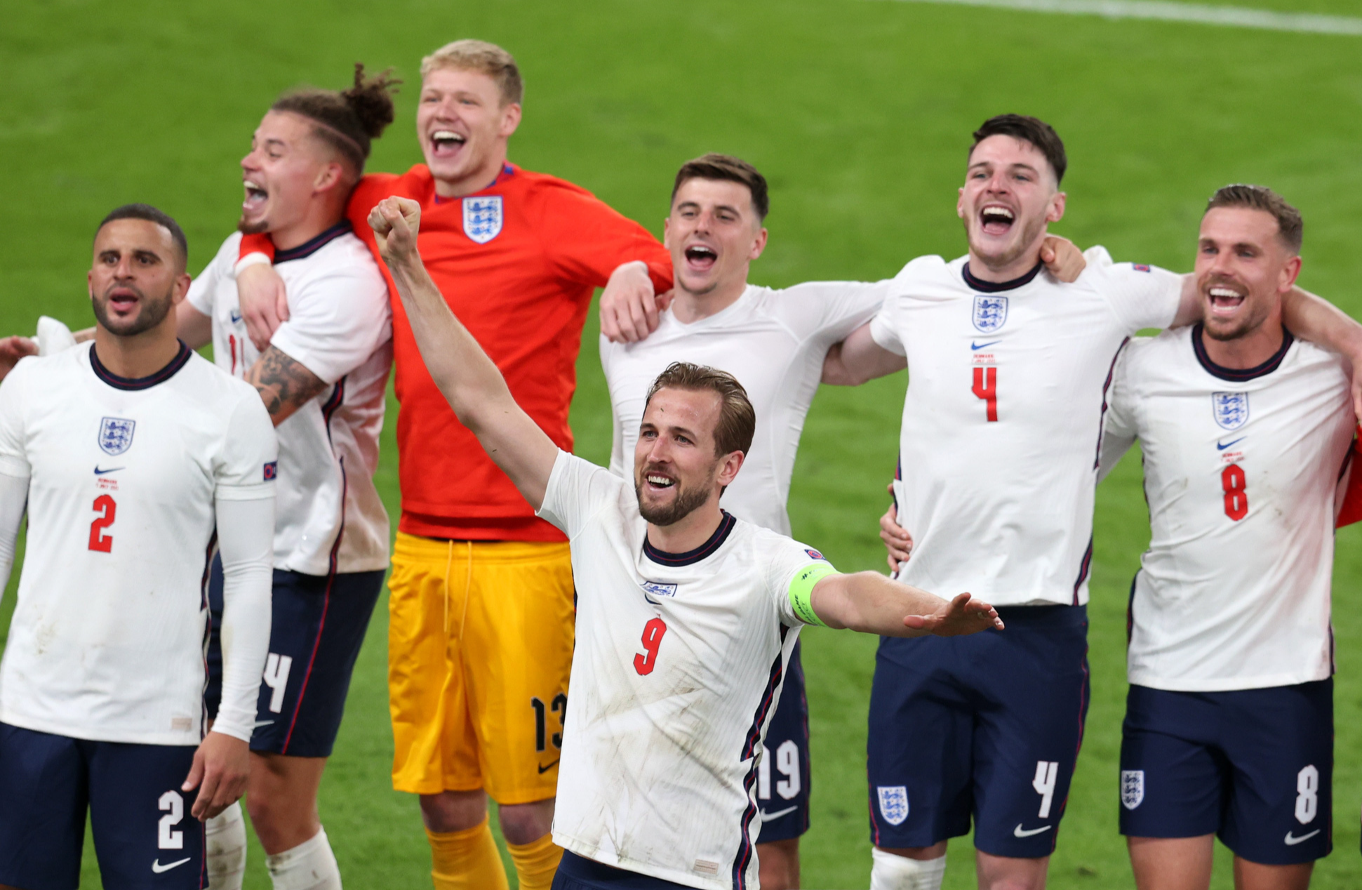 UEFA đã biết "ngán" tổ chức Euro ở nhiều quốc gia