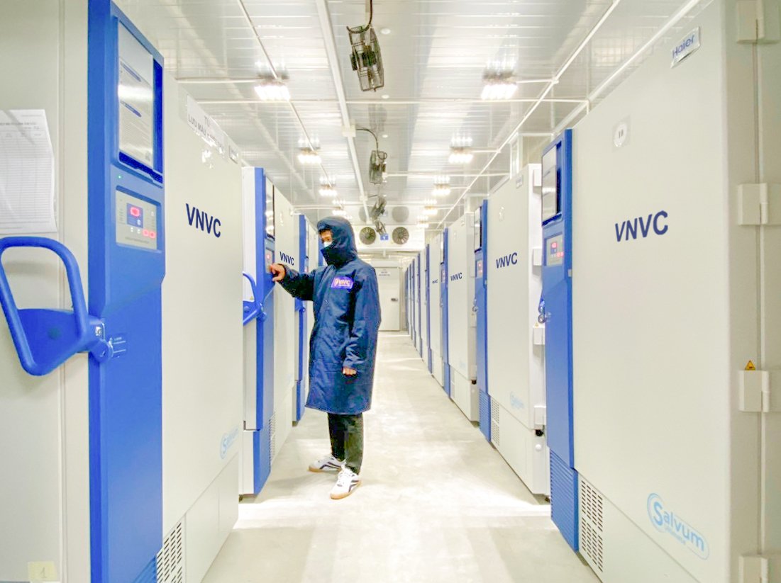 Th&ecirc;m 580.000 liều vắc-xin AstraZeneca cập s&acirc;n bay T&acirc;n Sơn Nhất s&aacute;ng nay - Ảnh 1.