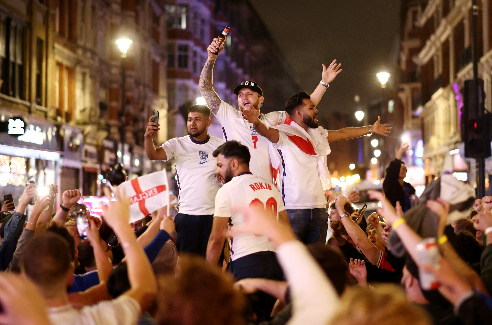 Cả nước Anh h&aacute;o hức chờ l&ecirc;n đỉnh nếu Tam sư v&ocirc; địch Euro 2020 - Ảnh 7.