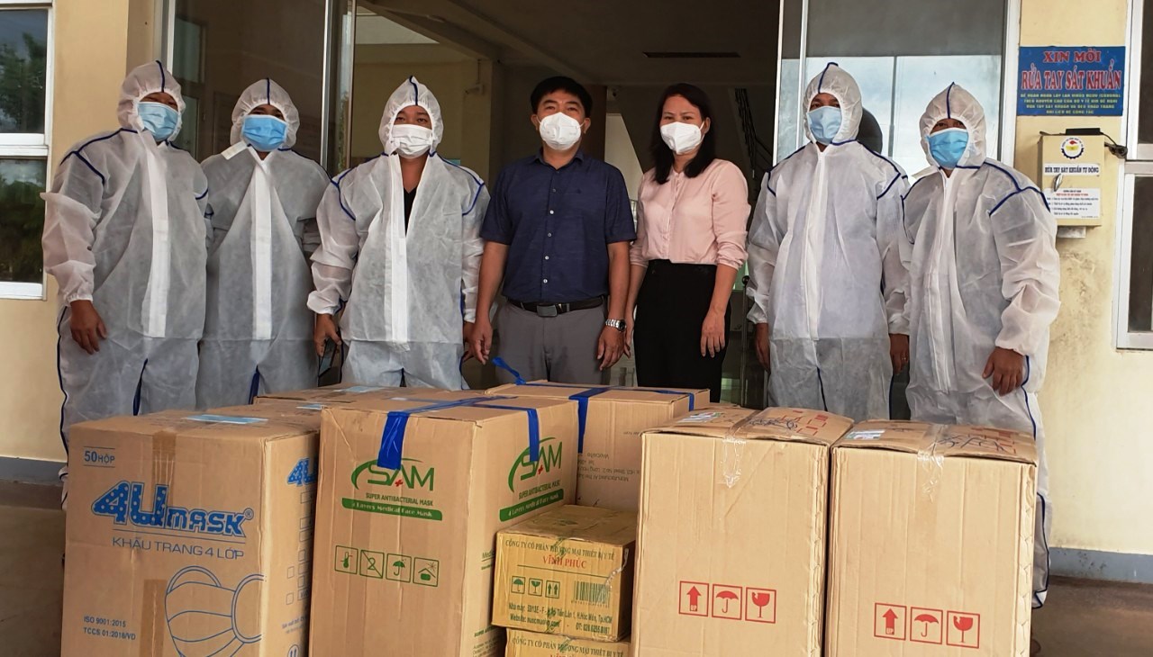 Lan tỏa y&ecirc;u thương đến tuyến đầu chống dịch Ph&uacute; Y&ecirc;n - Ảnh 1.