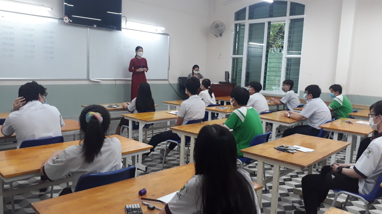 Những giây phút “thót tim” tại điểm thi Trường THPT Lê Quý Đôn - nơi có thí sinh F0