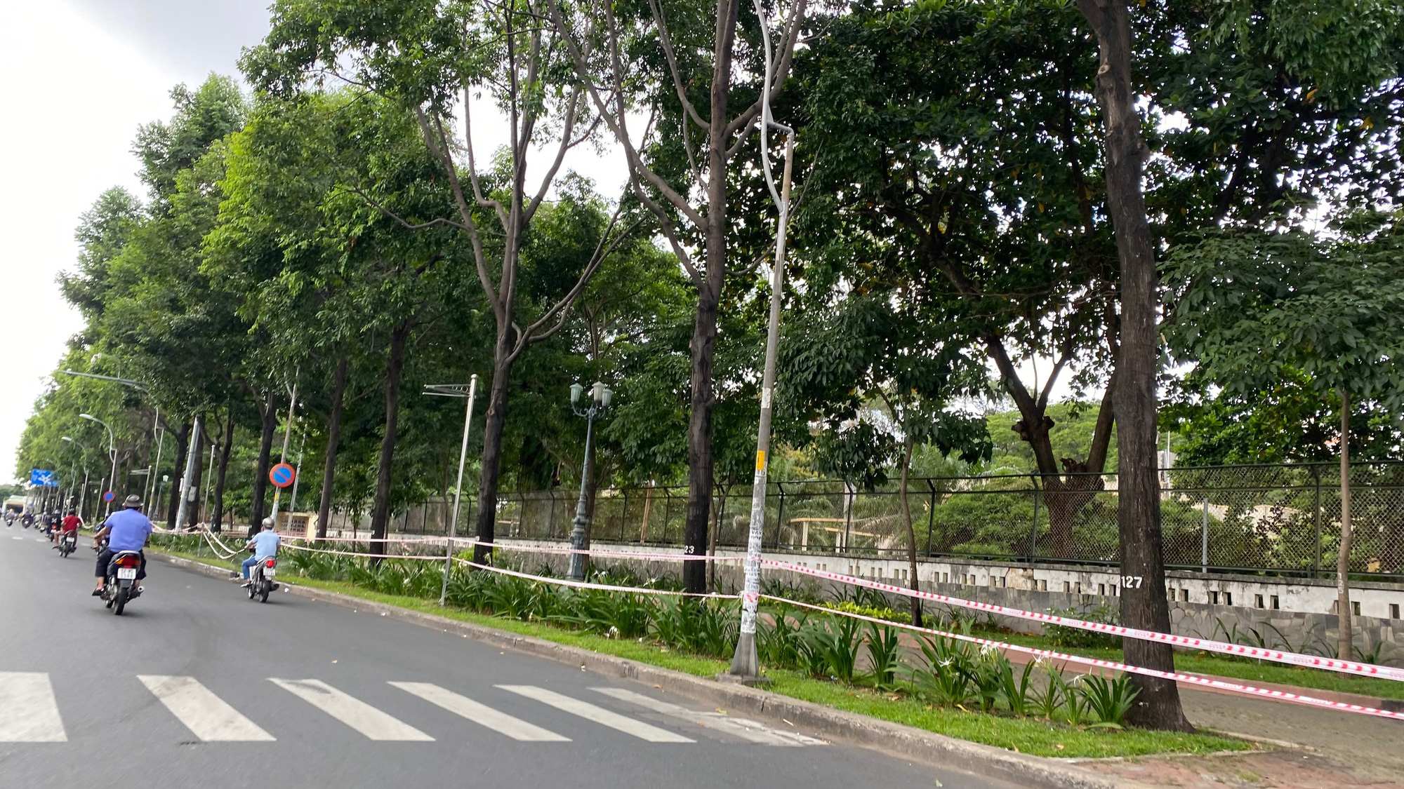Đặc tả qu&aacute;n cơm X&atilde; Hội Nụ Cười 1 tr&ecirc;n đường Trần Hưng Đạo, quận 5 ng&agrave;y đầu gi&atilde;n c&aacute;ch - Ảnh 7.