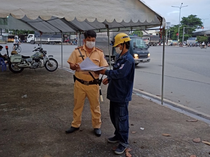 EVNHCMC nỗ lực hoàn thành cấp điện các chốt kiểm soát phòng dịch