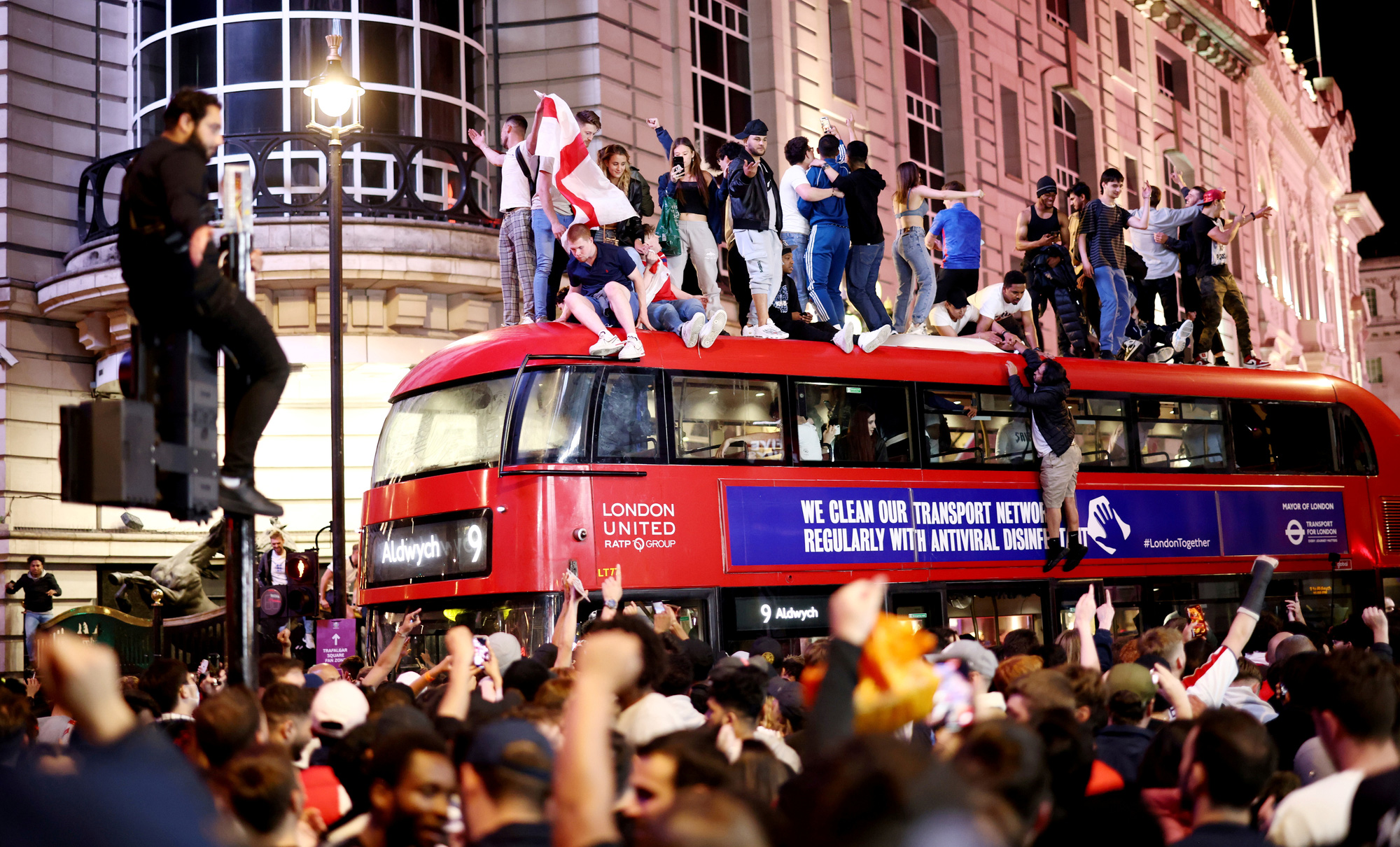 Cả nước Anh h&aacute;o hức chờ l&ecirc;n đỉnh nếu Tam sư v&ocirc; địch Euro 2020 - Ảnh 8.
