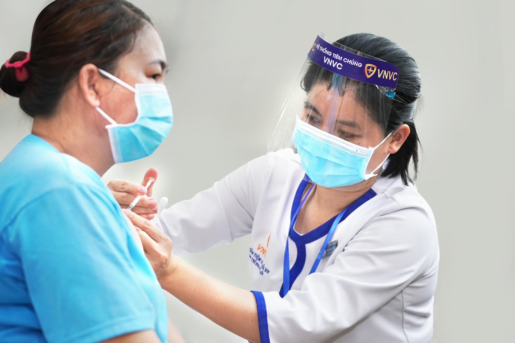 Thêm 580.000 liều vắc-xin AstraZeneca cập sân bay Tân Sơn Nhất sáng nay