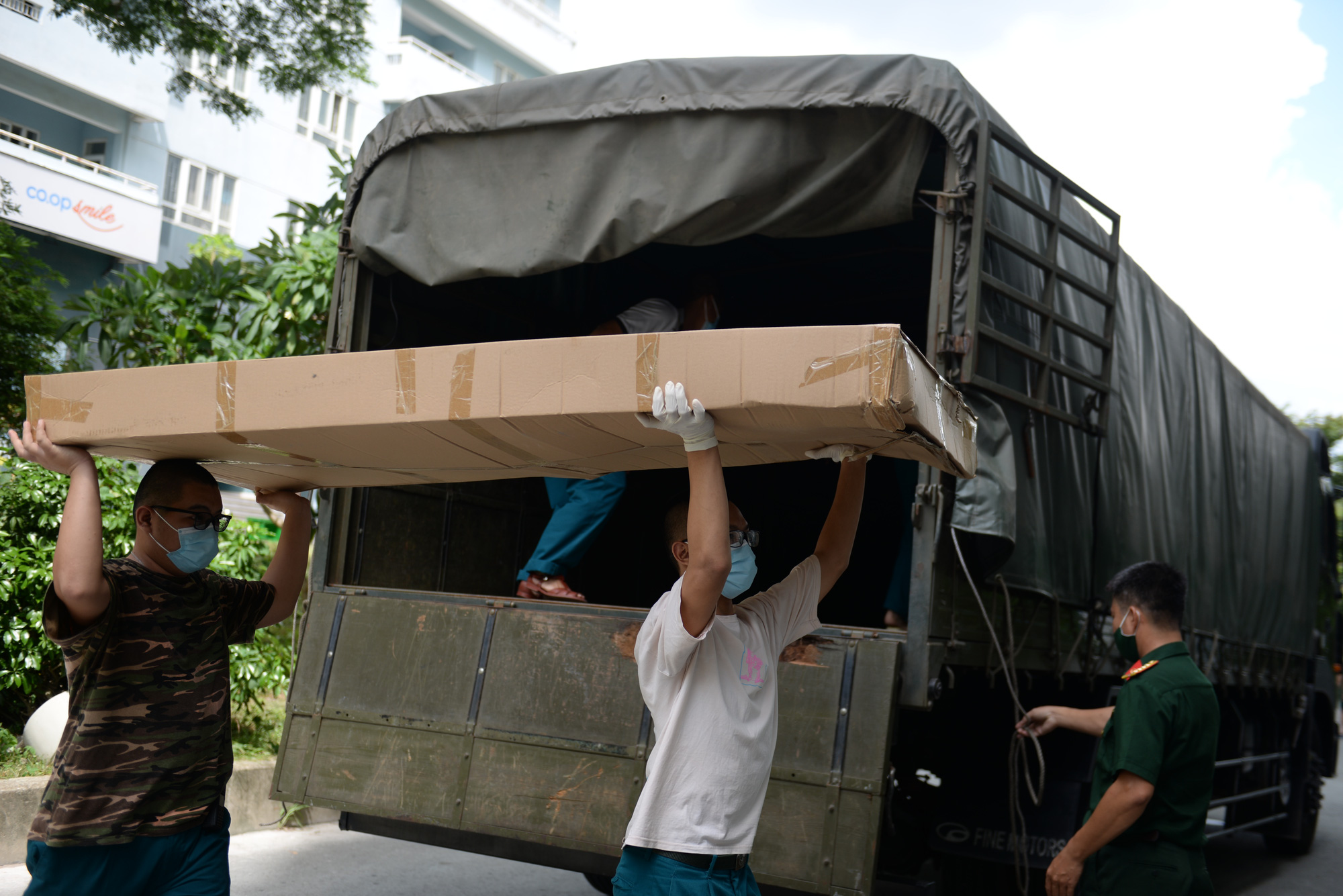 Thiết lập Bệnh viện dã chiến truyền nhiễm 5D hỗ trợ TP HCM và Bình Dương chống dịch - Ảnh 1.