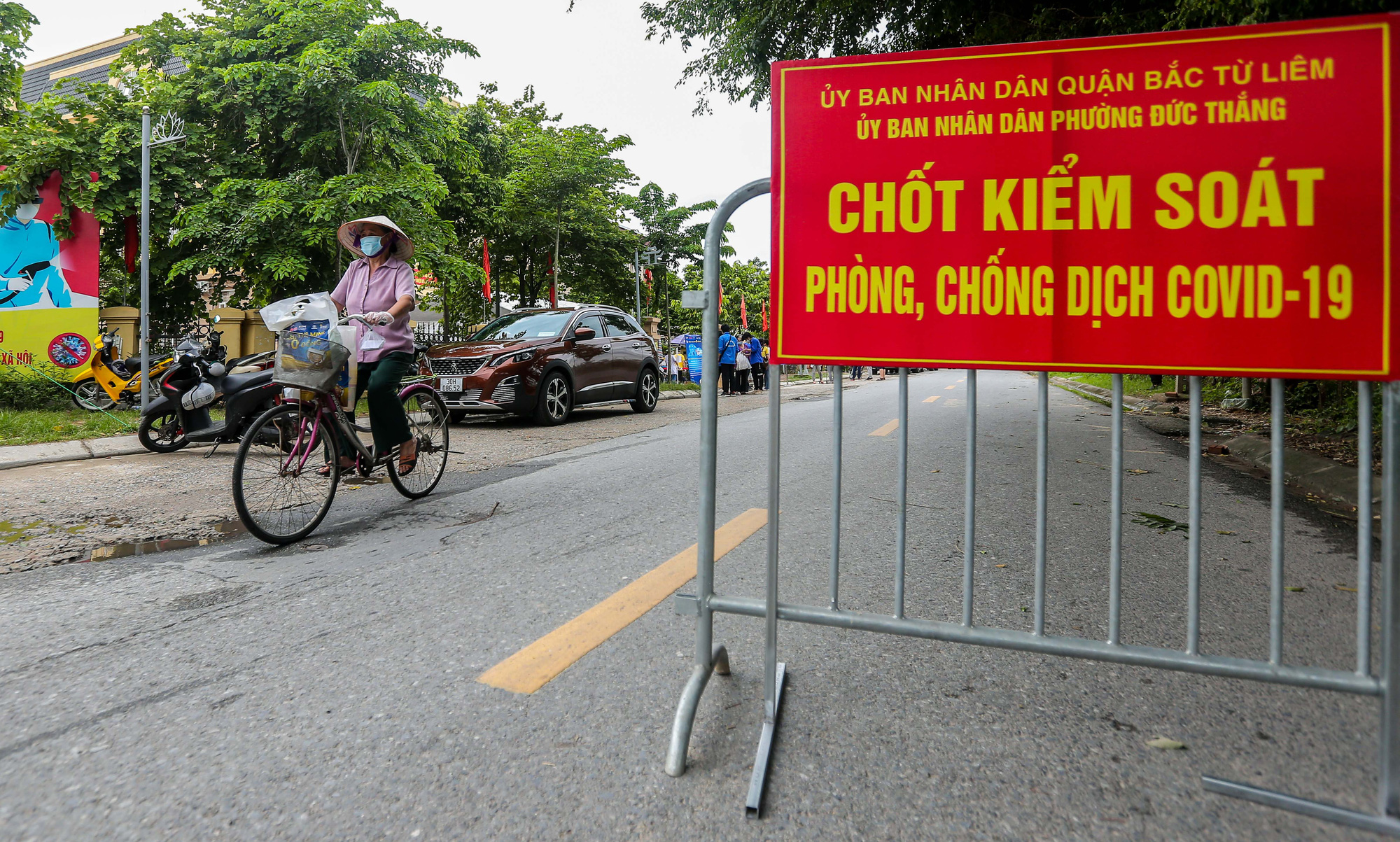 CLIP: Người dân mừng ra mặt khi mua được nhiều nhu yếu phẩm ở siêu thị 0 đồng - Ảnh 15.