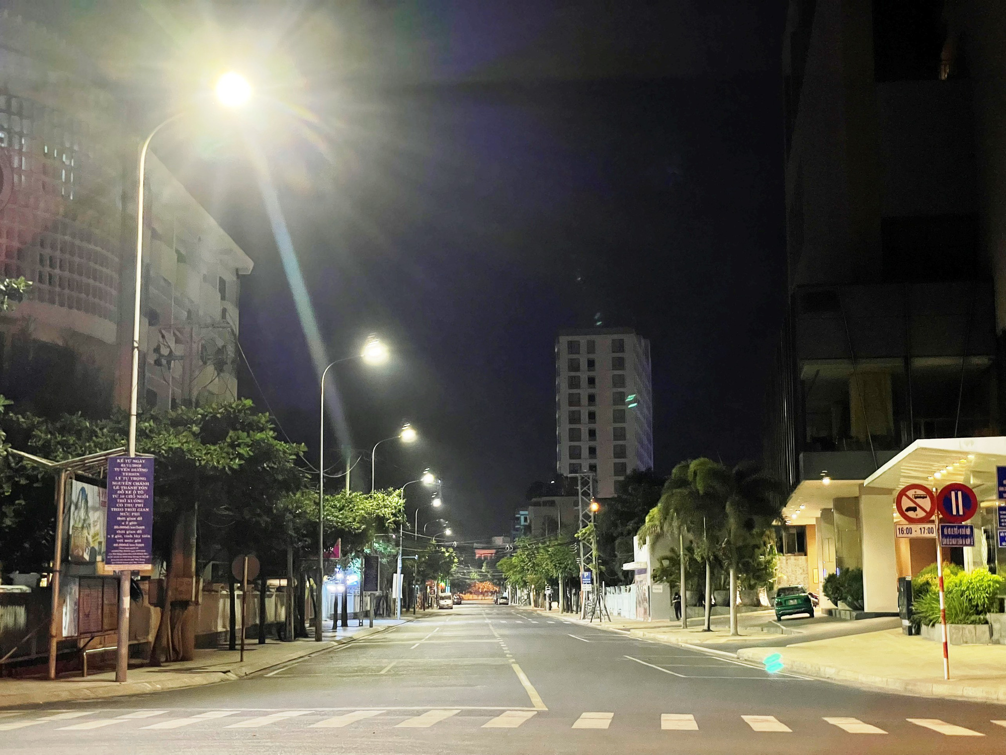 Nha Trang đ&ecirc;m đầu ti&ecirc;n &aacute;p dụng lệnh cấm ra đường - Ảnh 5.