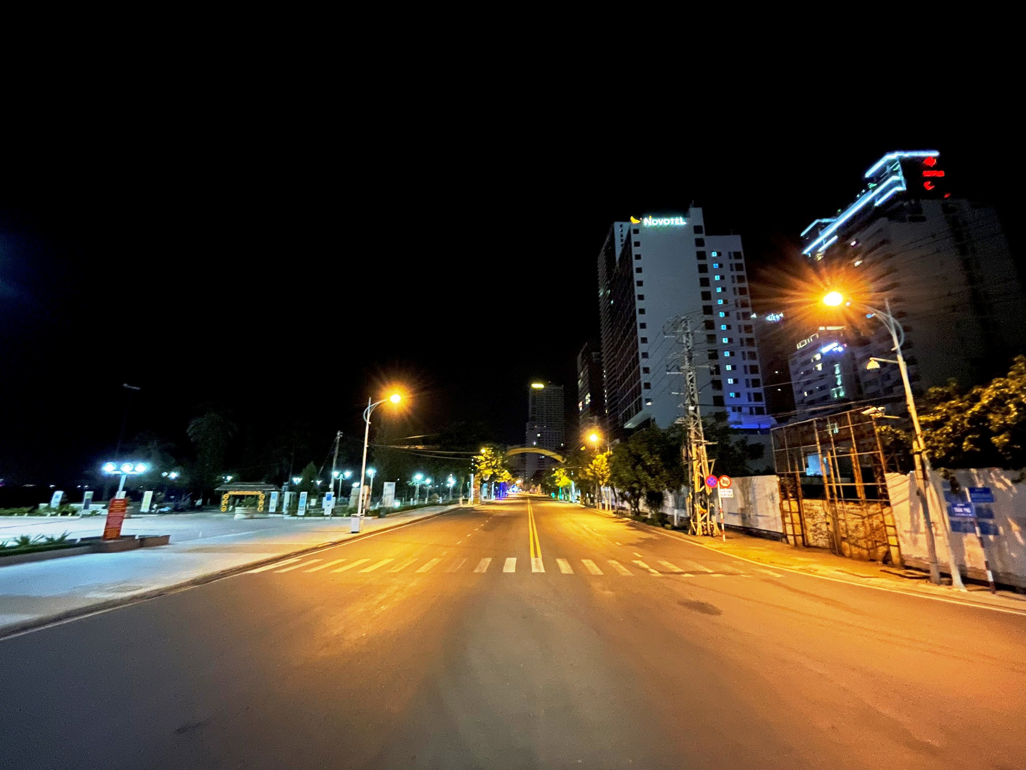 Nha Trang đêm đầu tiên áp dụng lệnh cấm ra đường