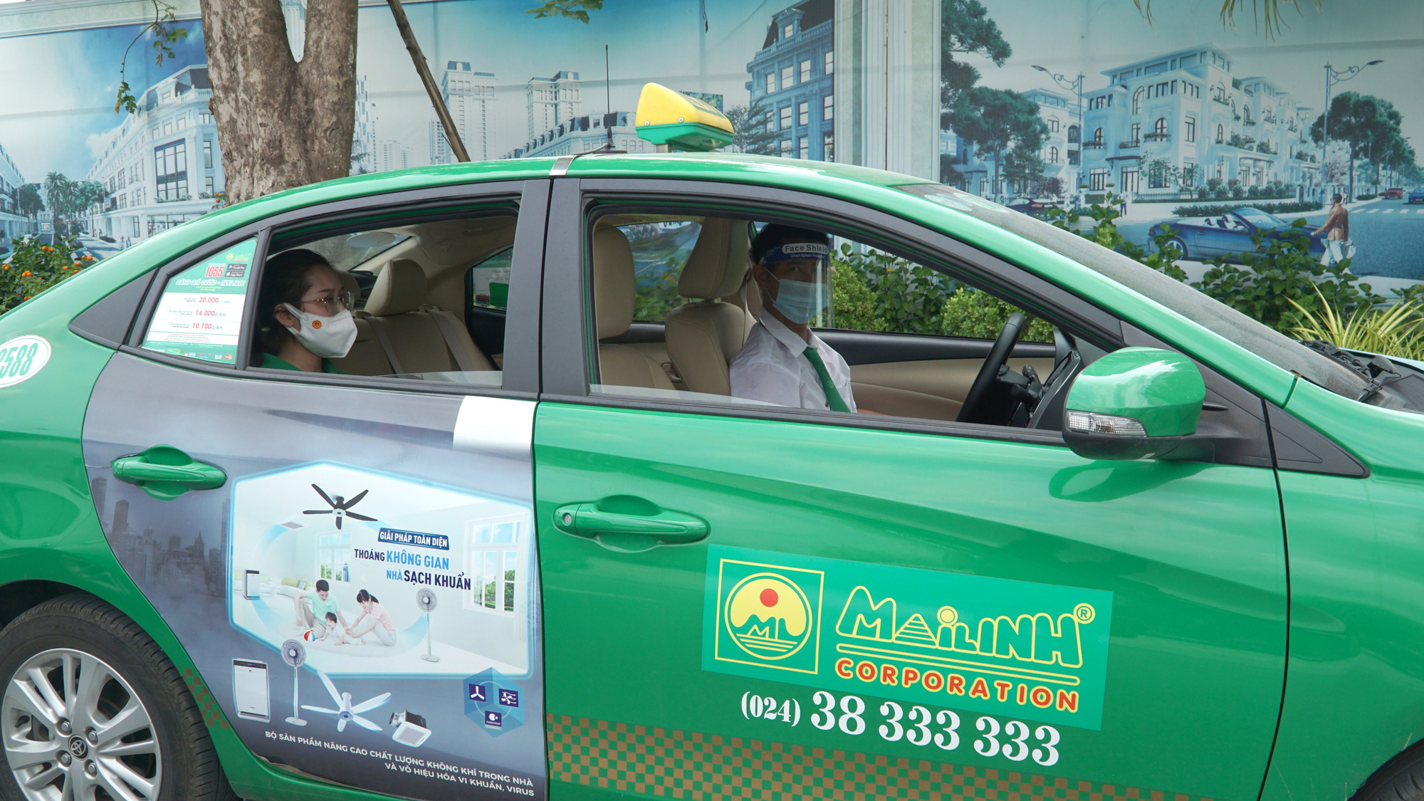 Người dân Hà Nội làm gì để gọi được taxi đưa đi cấp cứu hoặc đón ra viện?