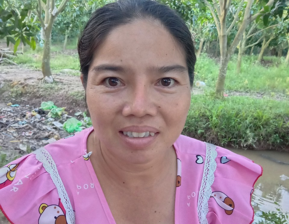 Bắt quả tang 1 phụ nữ cầm đầu sới bạc trong vườn xoài