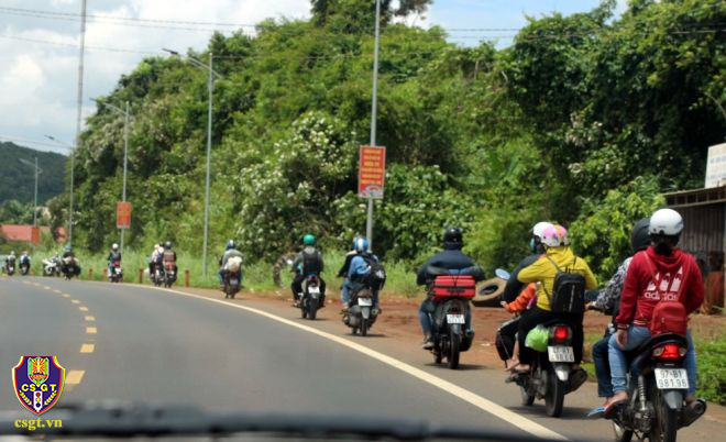 Chuy&ecirc;n gia n&oacute;i g&igrave; về việc người d&acirc;n ồ ạt về qu&ecirc; tr&aacute;nh dịch Covid-19? - Ảnh 2.