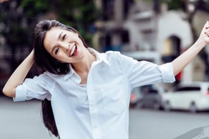 Hơn 20 nghệ sĩ trong v&agrave; ngo&agrave;i nước hợp ca Sống như tia nắng mặt trời - Ảnh 3.