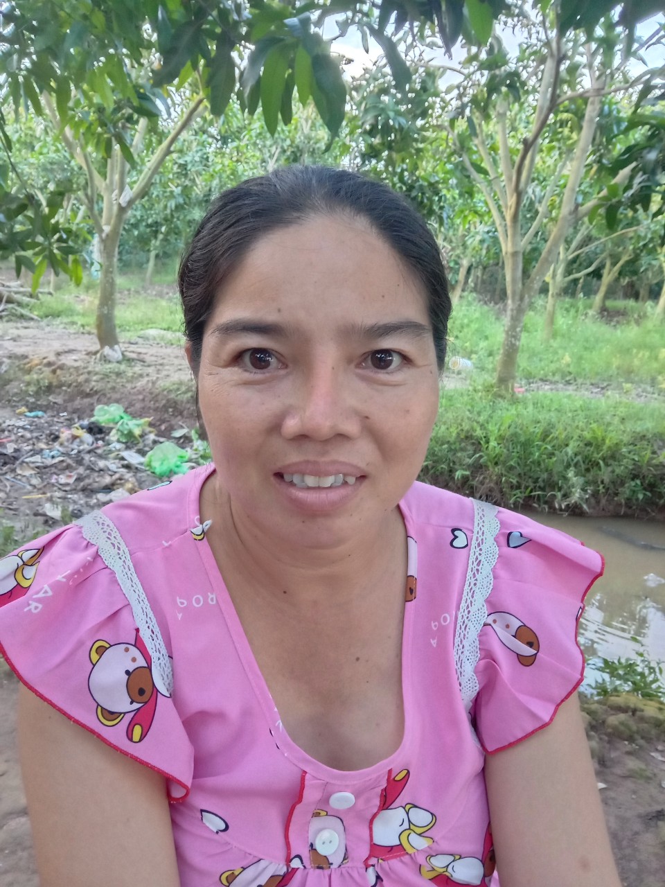 Bắt quả tang 1 phụ nữ cầm đầu sới bạc trong vườn xo&agrave;i - Ảnh 2.