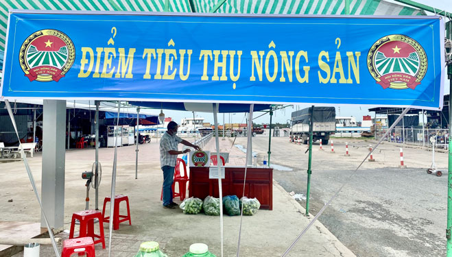 Giúp dân tiêu thụ nông sản