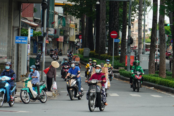 V&igrave; sao đường phố TP HCM đ&ocirc;ng trở lại? - Ảnh 2.
