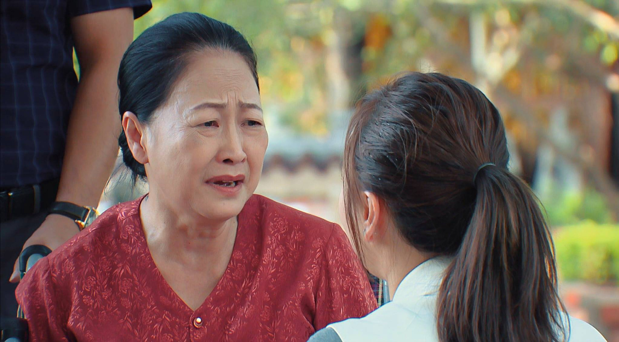 "Hương vị tình thân" phần 2 tập 11 (tập 82): Khán giả ủng hộ Nam lạnh lùng với Long