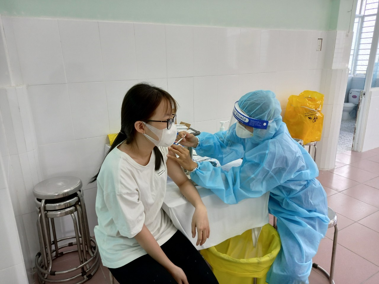 Phụ nữ có thai trên 13 tuần và cho con bú được tiêm vắc-xin Covid-19