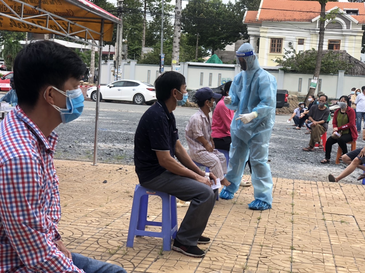 Cần Thơ quyết liệt với chiến dịch bóc tách F0 ra khỏi cộng đồng - Ảnh 5.