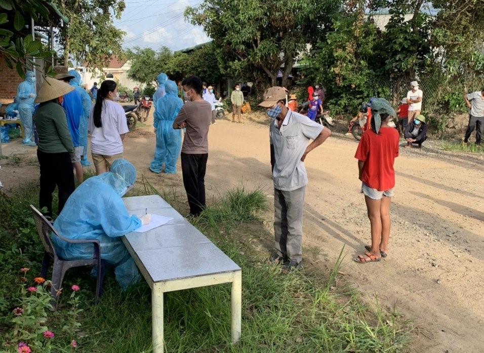 Vụ nhiều trẻ em mắc Covid-19 trong tiệc sinh nhật: Tạm đình chỉ chủ tịch xã
