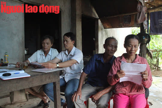 Vụ xã buộc dân nộp tiền để trả nợ quán xá: Khởi tố, bắt giam 2 người - Ảnh 1.