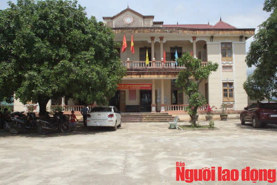 Vụ xã buộc dân nộp tiền để trả nợ quán xá: Khởi tố, bắt giam 2 người - Ảnh 2.