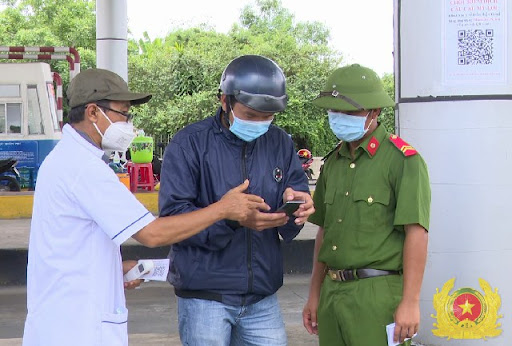 Người dân có thể khai báo y tế ở nhà, lấy mã QR để qua chốt