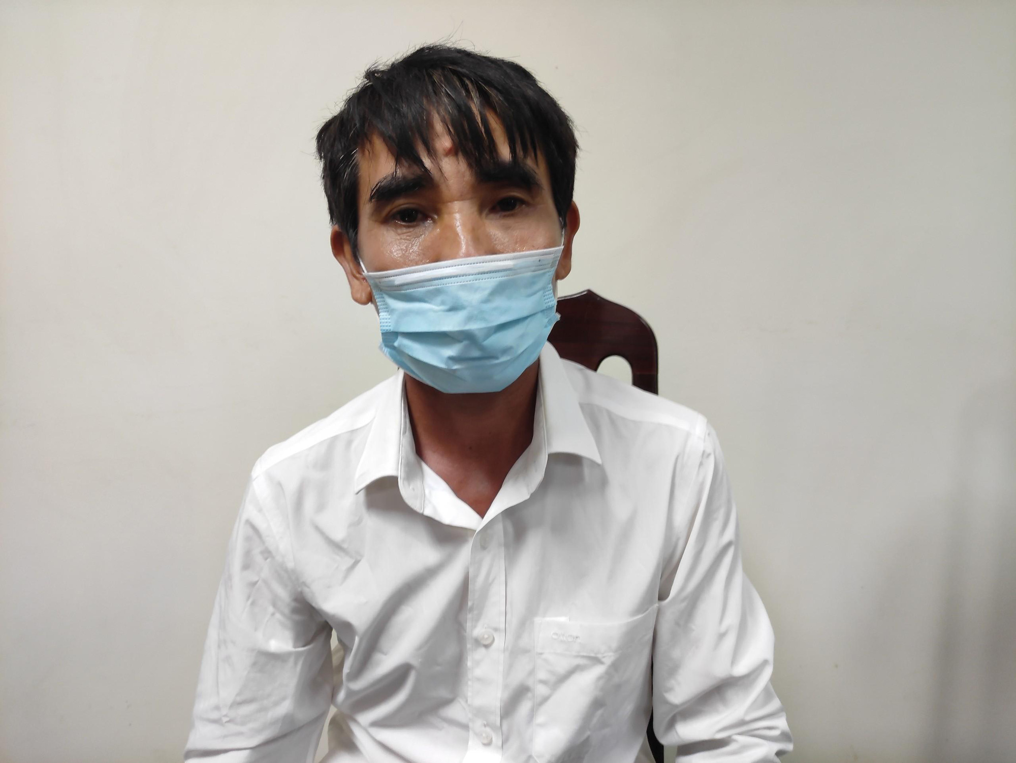 Vụ ch&eacute;m 2 vợ chồng thương vong l&uacute;c rạng s&aacute;ng: Nghi phạm nhảy s&ocirc;ng tự tử kh&ocirc;ng chết - Ảnh 1.