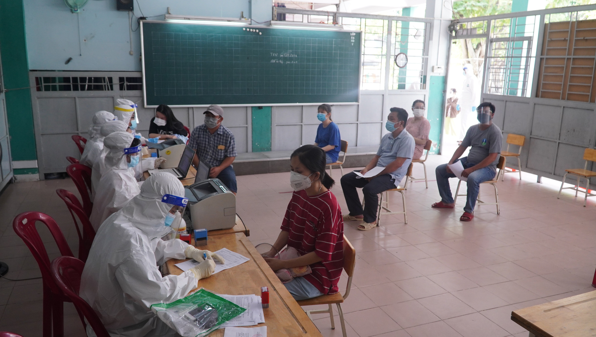 Bác sĩ Trương Hữu Khanh: Khi "mẹ bỉm sữa" mắc Covid-19