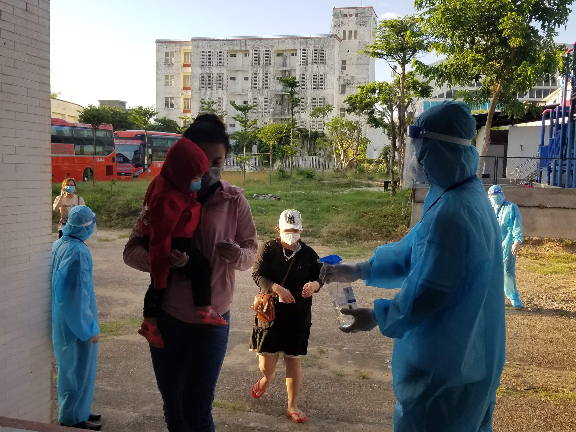 Phú Yên nâng tần suất đưa nhanh công dân vùng có dịch về quê