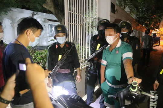 Đi siêu thị mua đồ nhậu, bị đề xuất phạt 7,5 triệu đồng