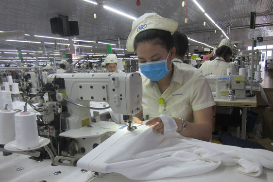 Dệt may "ngược gió" tuyển dụng
