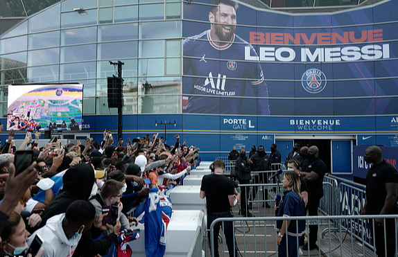Lionel Messi ra mắt ch&iacute;nh thức, chọn &aacute;o đấu 30 tại PSG - Ảnh 6.