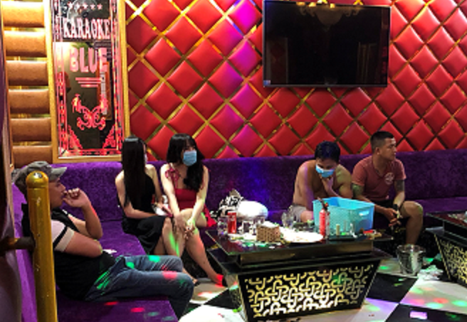 18 nam nữ ở Quảng Nam hát, chơi ma túy trong quán karaoke đóng kín cửa